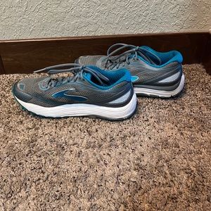 Brooks Dyad size 8.5